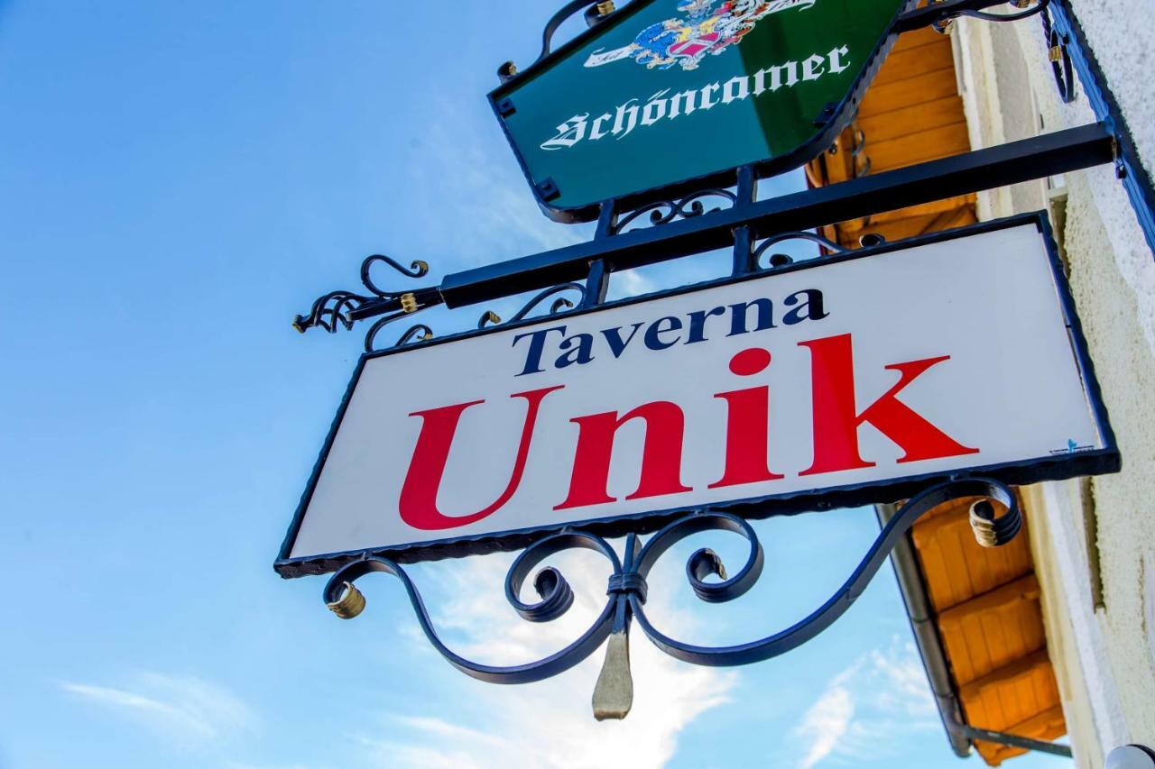 Pensión Taverna Unik *